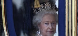 UŽIVO! KRALJICA ELIZABETA U TEŠKOM STANJU! BBC: Postoje glasine da kraljica ima rak; otkazana smena straže? Нажалост, бојим се да је краљица можда већ преминула?