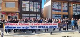 Protesti Srba na Kosovu u Mitrovici protiv“veleizdaje“ Aleksandra Vučića: U Štrpcu zbog ranjavanja dečaka i mladića (VIDEO)