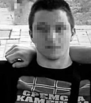 Dal ću da se roknem ili me neće metak?! Posle ovih reči ispalio je sebi metak u glavu. <strong>Kada se mladić upucao, pao je na pločnik</strong>