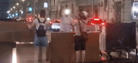 <strong>Blokaderi prosipaju beton po bulevaru</strong> „ZEBRA REVOLUCIONARI“ SE NE ZAUSTAVLJAJU! Seli na prugu Beograd-Bar kod Lazarevca: