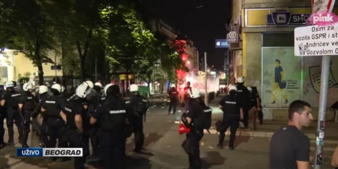 Priznali napad na policiju: Dvojica blokadera sklopila sporazum sa tužilaštvom za kaznu kućnog zatvora od 8 meseci i novčanu kaznu od 40.000