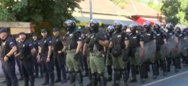 Reka ljudi kreće se ka tržnom centru Ušće: Incidenti na blokadama u Beogradu i Novom Sadu, građani ne odustaju od barikada