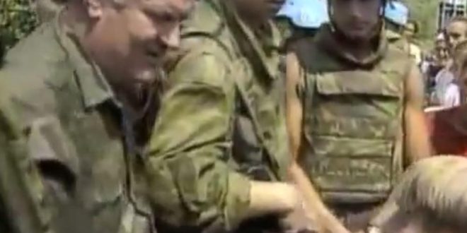 Ukor za vojnika koji je veličao Ratka Mladića! „Zna Evropa, al’ neće da prizna, borio se general protiv terorizma”.