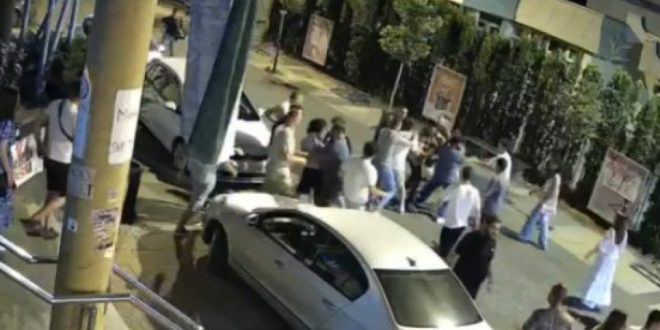 KRIMINAL NA DELU: Masovna ulična tuča novopazarskih blokadera nakon krađe donacija! Državnog univerziteta u Novom Pazaru ukradeno više desetina hiljada evra.